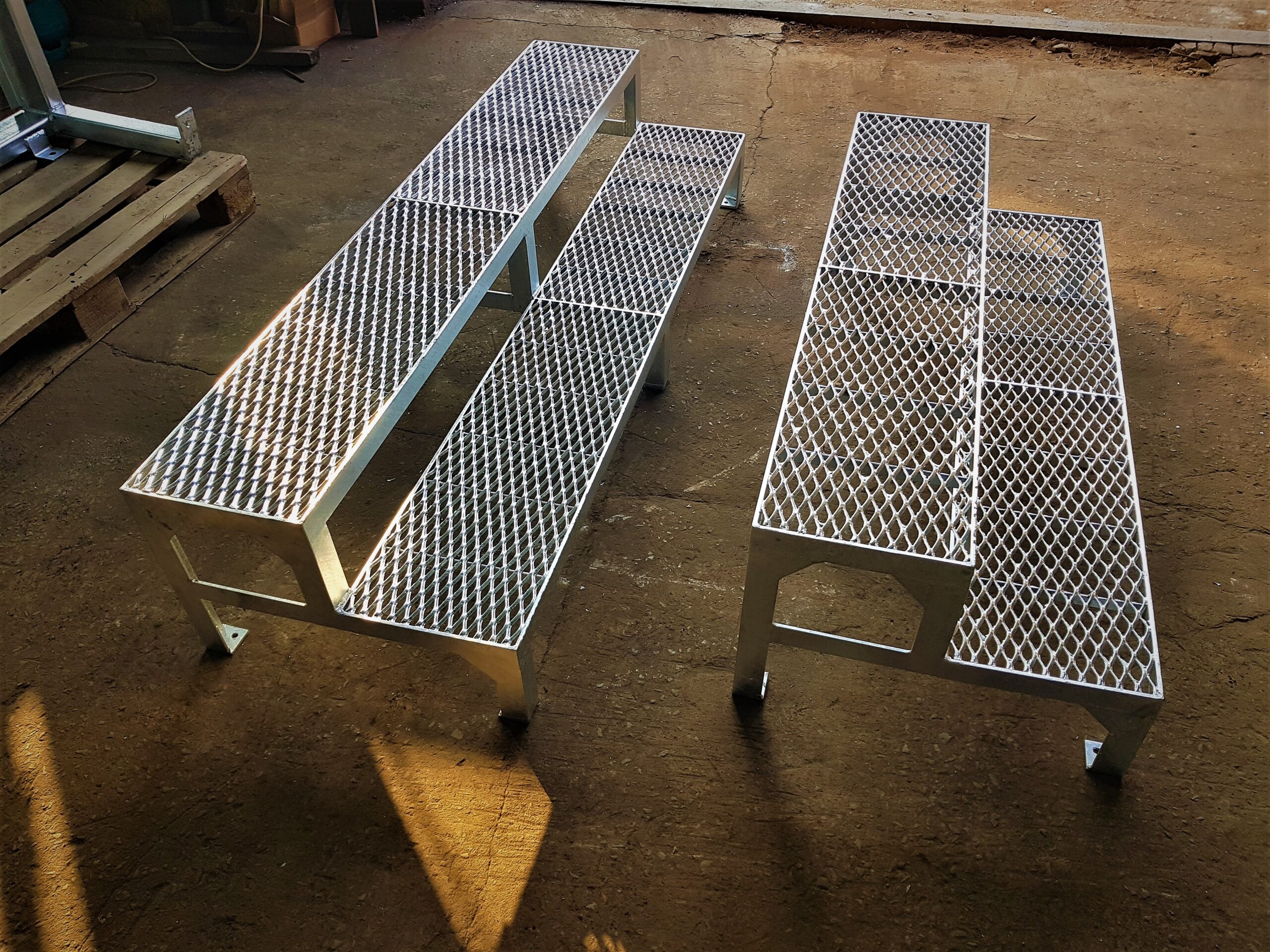 2 Stufen Stahl Freistehend verzinkt Rutschfest Außenbereich