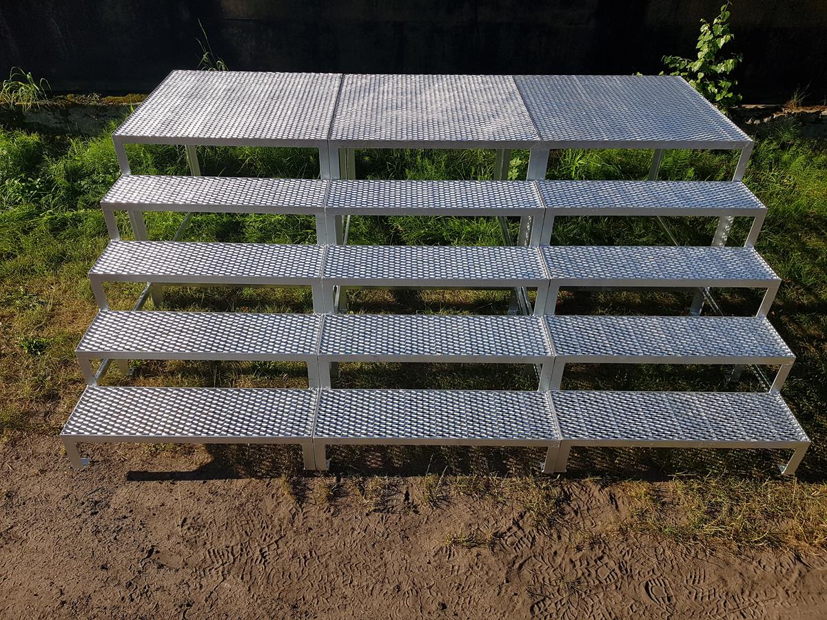 Außentreppe mit Podest, 4 Stufen, 3 Modulen