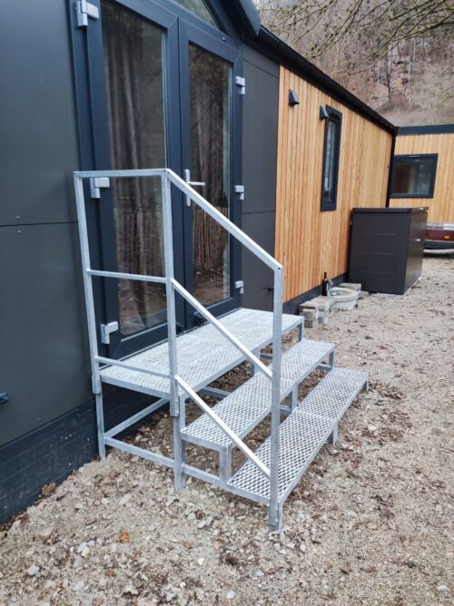 Stahltreppe Außen, Außentreppe mit Podest, 2 Stufen, Eingang