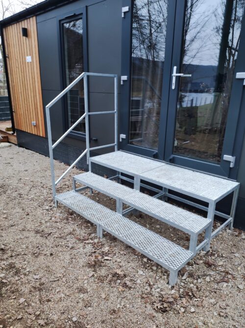 Stahltreppe Außen, Außentreppe mit Podest, 2 Stufen, Eingang