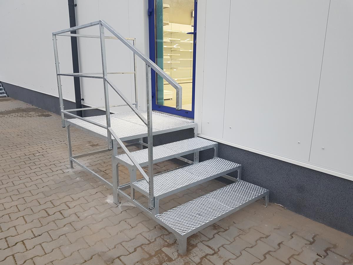 Außentreppe mit Podest und Geländer