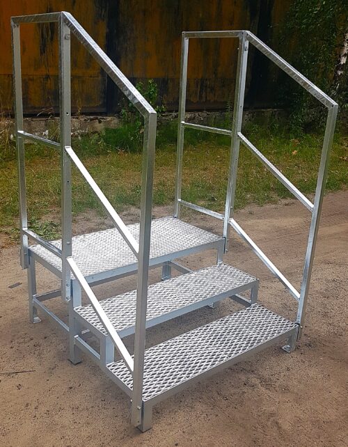Stahltreppe 2 Stufen mit Podest verzinkt